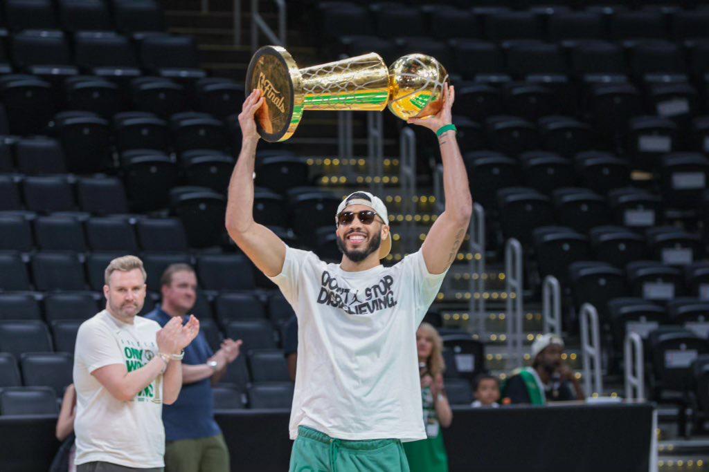 塔图姆冠军心态解码：从媒体质疑到总决赛封王的心理韧性与关键时刻表现