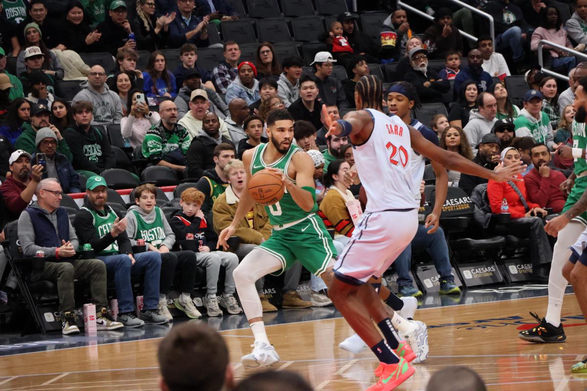 塔图姆攻防一体得分技术解析：中距离急停、后撤步三分与低位单打全面拆解